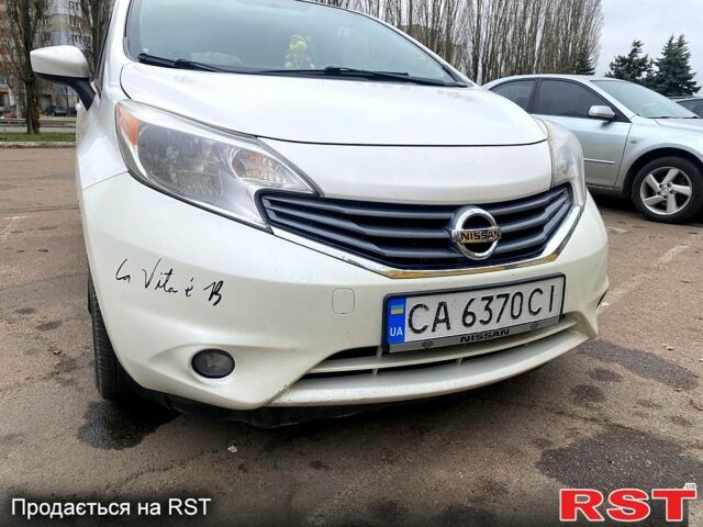 Белый Ниссан Верса, объемом двигателя 1.6 л и пробегом 250 тыс. км за 7000 $, фото 2 на Automoto.ua