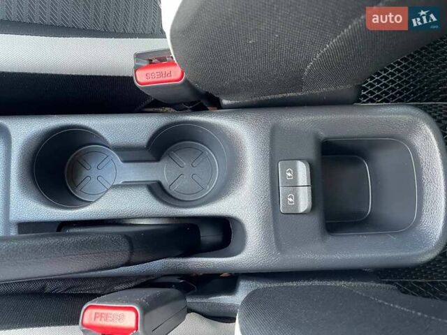 Черный Ниссан Верса, объемом двигателя 1.6 л и пробегом 33 тыс. км за 13300 $, фото 13 на Automoto.ua