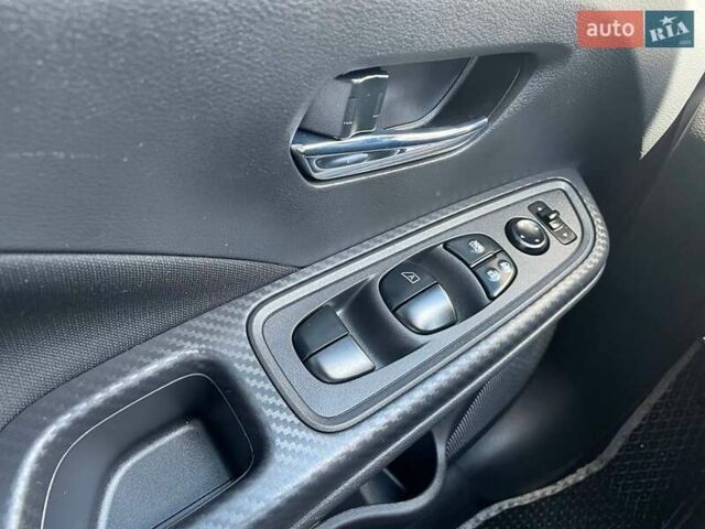 Черный Ниссан Верса, объемом двигателя 1.6 л и пробегом 33 тыс. км за 13300 $, фото 9 на Automoto.ua