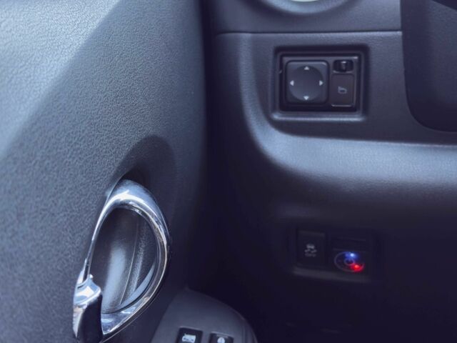 Красный Ниссан Верса, объемом двигателя 1.6 л и пробегом 120 тыс. км за 8400 $, фото 16 на Automoto.ua