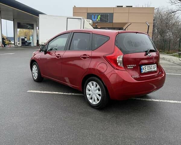 Красный Ниссан Верса, объемом двигателя 1.6 л и пробегом 134 тыс. км за 6300 $, фото 5 на Automoto.ua