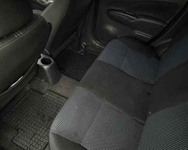 Красный Ниссан Верса, объемом двигателя 1.6 л и пробегом 134 тыс. км за 6300 $, фото 12 на Automoto.ua