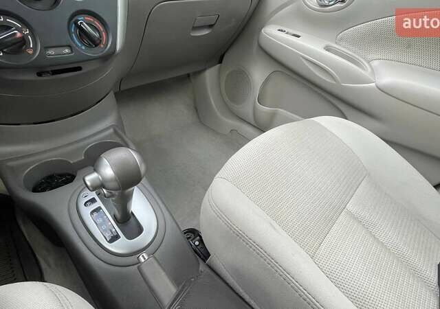 Красный Ниссан Верса, объемом двигателя 1.6 л и пробегом 45 тыс. км за 5800 $, фото 12 на Automoto.ua