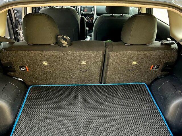 Серый Ниссан Верса, объемом двигателя 1.6 л и пробегом 144 тыс. км за 9000 $, фото 7 на Automoto.ua