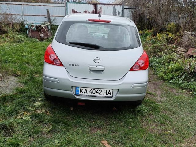 Серый Ниссан Верса, объемом двигателя 1.8 л и пробегом 218 тыс. км за 5000 $, фото 10 на Automoto.ua