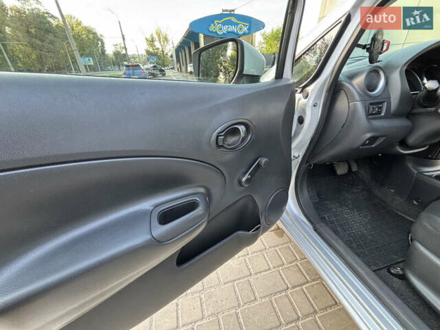 Серый Ниссан Верса, объемом двигателя 1.6 л и пробегом 128 тыс. км за 8800 $, фото 19 на Automoto.ua