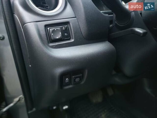 Серый Ниссан Верса, объемом двигателя 1.6 л и пробегом 142 тыс. км за 4500 $, фото 6 на Automoto.ua