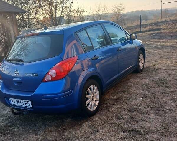Синий Ниссан Верса, объемом двигателя 1.8 л и пробегом 380 тыс. км за 4900 $, фото 1 на Automoto.ua