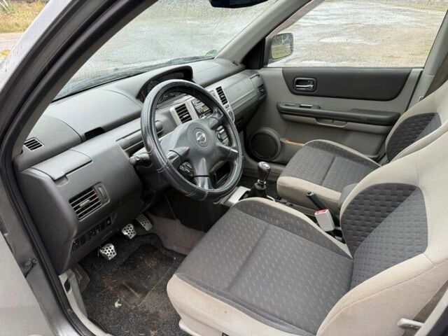 Серый Ниссан Икс-Терра, объемом двигателя 2.2 л и пробегом 224 тыс. км за 3178 $, фото 2 на Automoto.ua