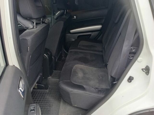 Белый Ниссан ИксТрейл, объемом двигателя 1.9 л и пробегом 286 тыс. км за 13200 $, фото 4 на Automoto.ua