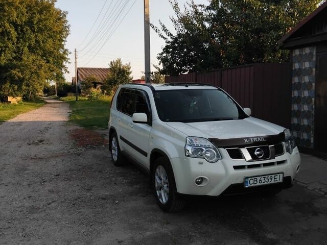 Білий Ніссан ІксТрейл, об'ємом двигуна 2 л та пробігом 145 тис. км за 14000 $, фото 1 на Automoto.ua