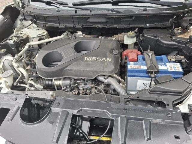 Білий Ніссан ІксТрейл, об'ємом двигуна 1.6 л та пробігом 177 тис. км за 16000 $, фото 4 на Automoto.ua