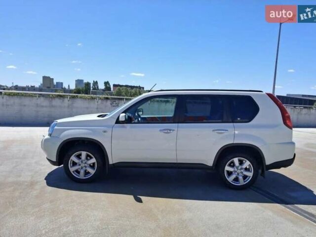 Білий Ніссан ІксТрейл, об'ємом двигуна 2 л та пробігом 230 тис. км за 3800 $, фото 3 на Automoto.ua