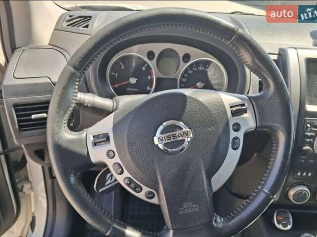 Білий Ніссан ІксТрейл, об'ємом двигуна 2 л та пробігом 230 тис. км за 3800 $, фото 6 на Automoto.ua