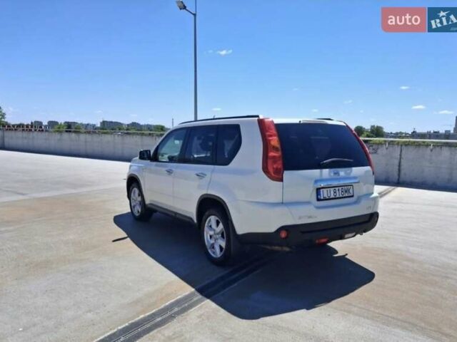 Білий Ніссан ІксТрейл, об'ємом двигуна 2 л та пробігом 230 тис. км за 3800 $, фото 5 на Automoto.ua