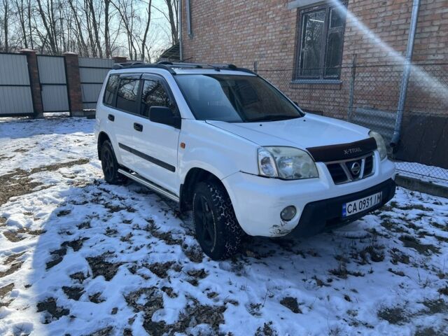 Белый Ниссан ИксТрейл, объемом двигателя 2 л и пробегом 300 тыс. км за 4000 $, фото 7 на Automoto.ua