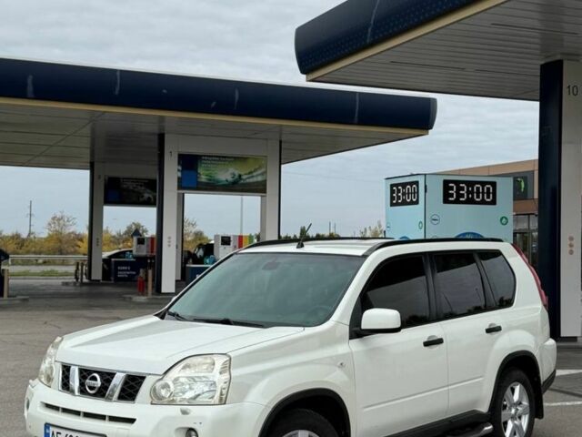 Білий Ніссан ІксТрейл, об'ємом двигуна 2 л та пробігом 208 тис. км за 8999 $, фото 2 на Automoto.ua