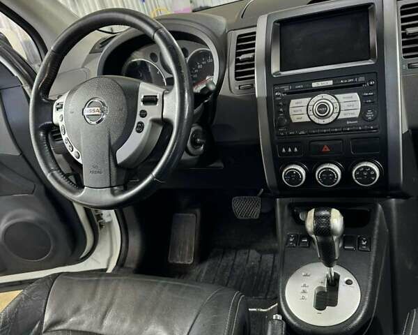 Белый Ниссан ИксТрейл, объемом двигателя 2 л и пробегом 260 тыс. км за 9500 $, фото 21 на Automoto.ua