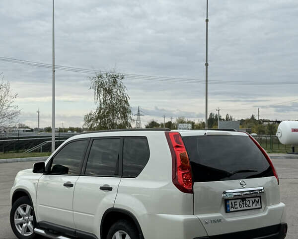 Білий Ніссан ІксТрейл, об'ємом двигуна 2 л та пробігом 208 тис. км за 8999 $, фото 6 на Automoto.ua