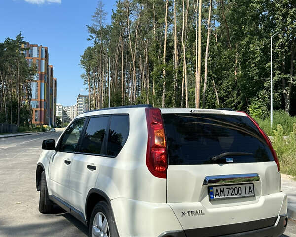 Белый Ниссан ИксТрейл, объемом двигателя 2 л и пробегом 347 тыс. км за 9100 $, фото 4 на Automoto.ua