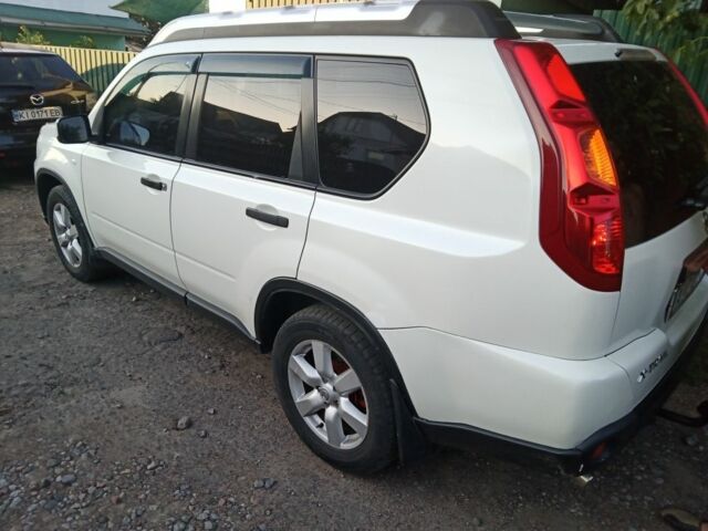 Белый Ниссан ИксТрейл, объемом двигателя 2 л и пробегом 249 тыс. км за 7999 $, фото 3 на Automoto.ua