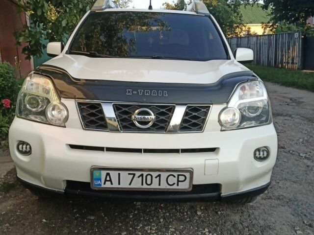 Белый Ниссан ИксТрейл, объемом двигателя 2 л и пробегом 249 тыс. км за 7999 $, фото 2 на Automoto.ua
