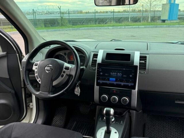 Білий Ніссан ІксТрейл, об'ємом двигуна 2 л та пробігом 208 тис. км за 8999 $, фото 11 на Automoto.ua