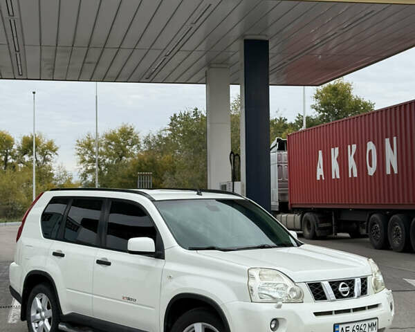 Білий Ніссан ІксТрейл, об'ємом двигуна 2 л та пробігом 208 тис. км за 8999 $, фото 2 на Automoto.ua