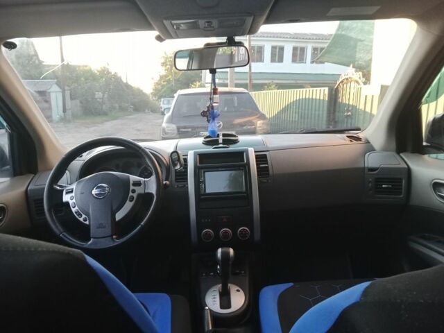 Белый Ниссан ИксТрейл, объемом двигателя 2 л и пробегом 249 тыс. км за 7999 $, фото 5 на Automoto.ua