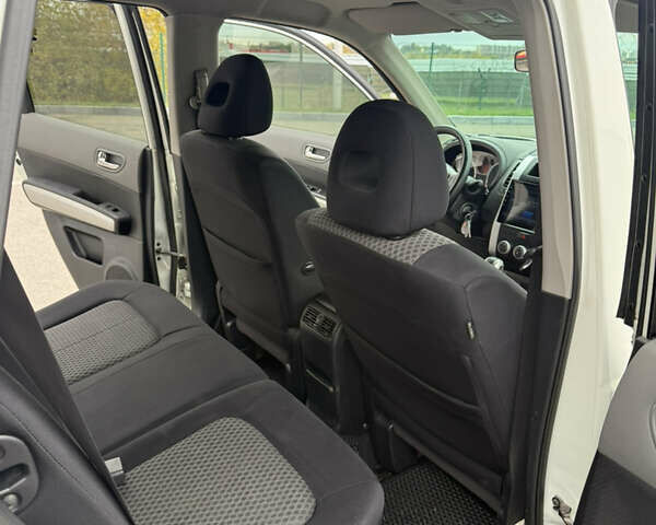 Білий Ніссан ІксТрейл, об'ємом двигуна 2 л та пробігом 208 тис. км за 8999 $, фото 16 на Automoto.ua