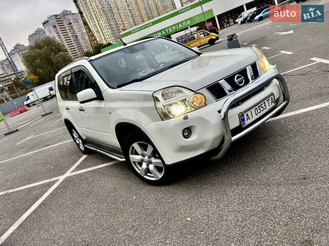 Білий Ніссан ІксТрейл, об'ємом двигуна 2.49 л та пробігом 215 тис. км за 9200 $, фото 2 на Automoto.ua