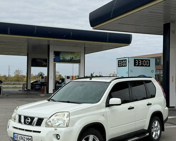 Білий Ніссан ІксТрейл, об'ємом двигуна 2 л та пробігом 208 тис. км за 8999 $, фото 4 на Automoto.ua