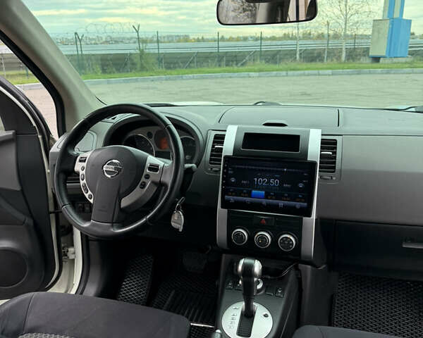 Білий Ніссан ІксТрейл, об'ємом двигуна 2 л та пробігом 208 тис. км за 8999 $, фото 15 на Automoto.ua