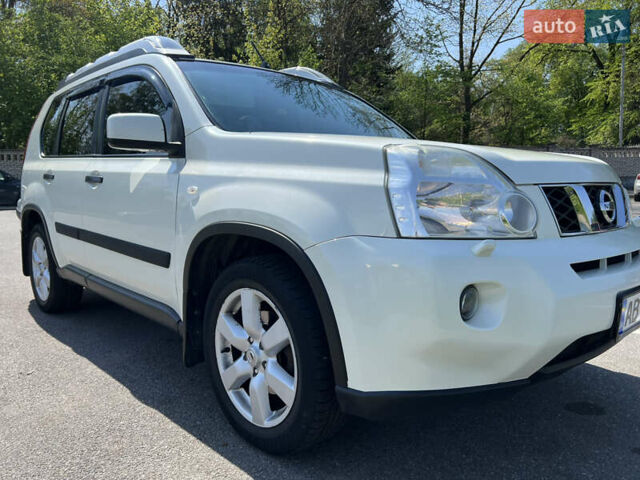 Белый Ниссан ИксТрейл, объемом двигателя 2 л и пробегом 154 тыс. км за 9000 $, фото 1 на Automoto.ua