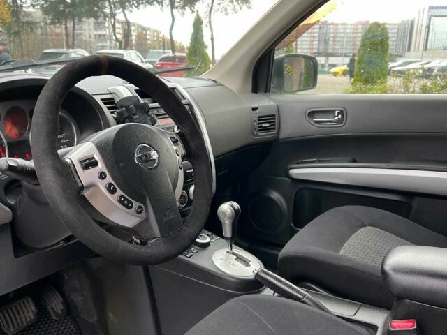 Белый Ниссан ИксТрейл, объемом двигателя 2 л и пробегом 255 тыс. км за 10650 $, фото 9 на Automoto.ua