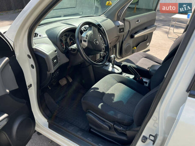 Белый Ниссан ИксТрейл, объемом двигателя 2 л и пробегом 154 тыс. км за 9000 $, фото 21 на Automoto.ua