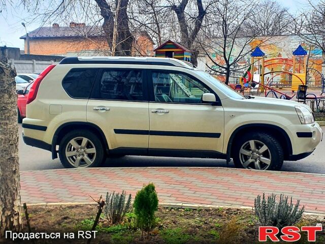 Белый Ниссан ИксТрейл, объемом двигателя 20 л и пробегом 0 тыс. км за 10600 $, фото 3 на Automoto.ua