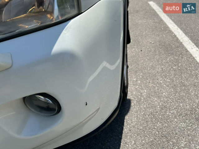 Белый Ниссан ИксТрейл, объемом двигателя 2 л и пробегом 154 тыс. км за 9000 $, фото 14 на Automoto.ua