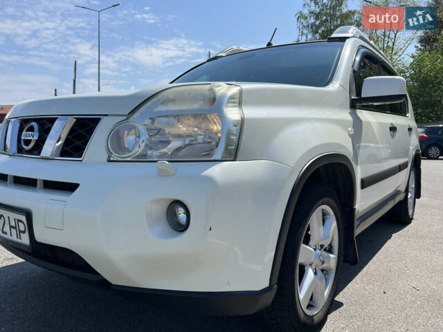 Белый Ниссан ИксТрейл, объемом двигателя 2 л и пробегом 154 тыс. км за 9000 $, фото 10 на Automoto.ua