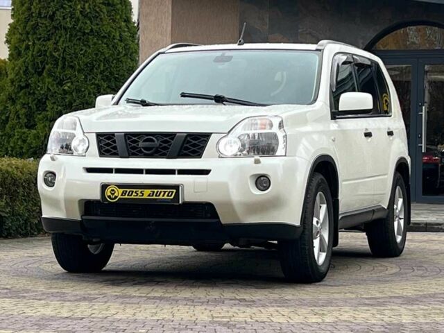 Белый Ниссан ИксТрейл, объемом двигателя 2 л и пробегом 255 тыс. км за 10650 $, фото 2 на Automoto.ua