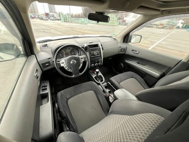 Белый Ниссан ИксТрейл, объемом двигателя 2 л и пробегом 271 тыс. км за 5000 $, фото 17 на Automoto.ua