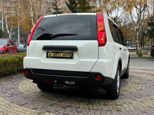 Белый Ниссан ИксТрейл, объемом двигателя 2 л и пробегом 255 тыс. км за 10650 $, фото 6 на Automoto.ua