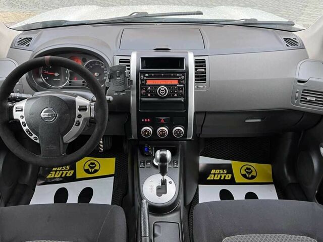 Белый Ниссан ИксТрейл, объемом двигателя 2 л и пробегом 255 тыс. км за 10650 $, фото 10 на Automoto.ua