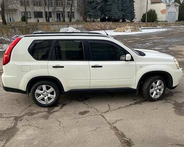Белый Ниссан ИксТрейл, объемом двигателя 2 л и пробегом 202 тыс. км за 7800 $, фото 6 на Automoto.ua