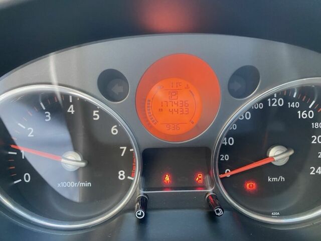 Белый Ниссан ИксТрейл, объемом двигателя 2.5 л и пробегом 180 тыс. км за 8700 $, фото 3 на Automoto.ua