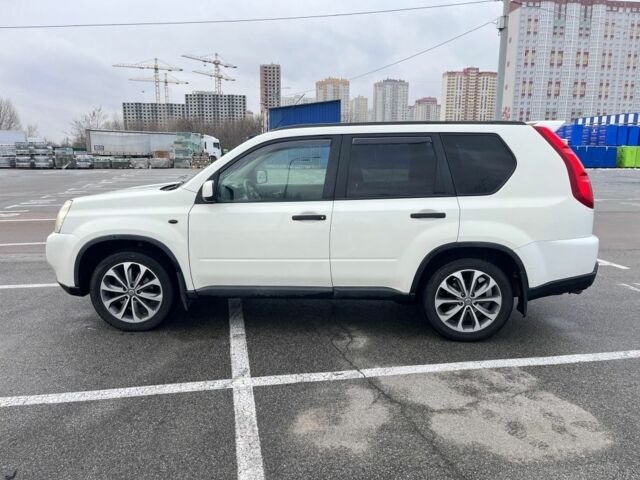 Белый Ниссан ИксТрейл, объемом двигателя 2 л и пробегом 271 тыс. км за 5000 $, фото 5 на Automoto.ua