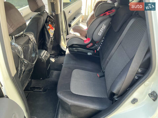 Белый Ниссан ИксТрейл, объемом двигателя 2 л и пробегом 154 тыс. км за 9000 $, фото 24 на Automoto.ua