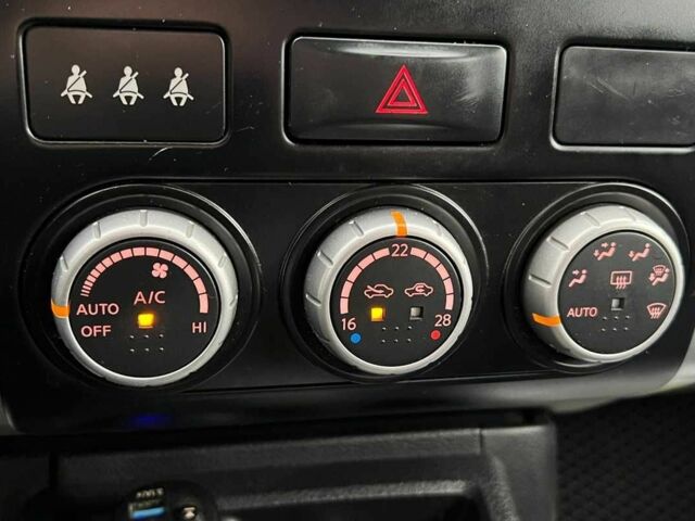 Белый Ниссан ИксТрейл, объемом двигателя 2 л и пробегом 255 тыс. км за 10650 $, фото 14 на Automoto.ua