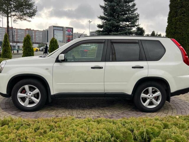 Белый Ниссан ИксТрейл, объемом двигателя 2 л и пробегом 255 тыс. км за 10650 $, фото 3 на Automoto.ua