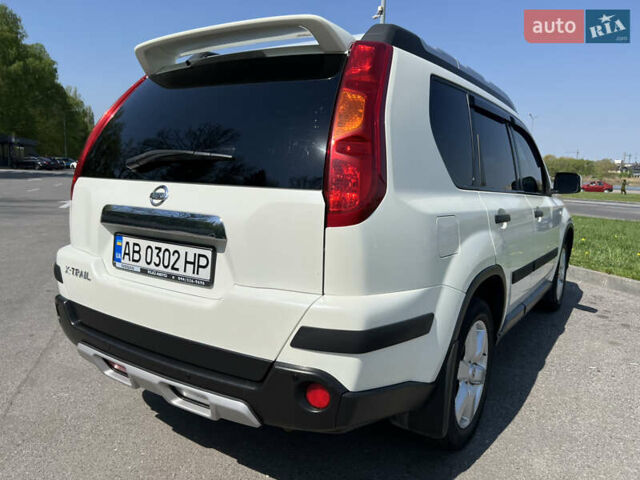 Белый Ниссан ИксТрейл, объемом двигателя 2 л и пробегом 154 тыс. км за 9000 $, фото 4 на Automoto.ua